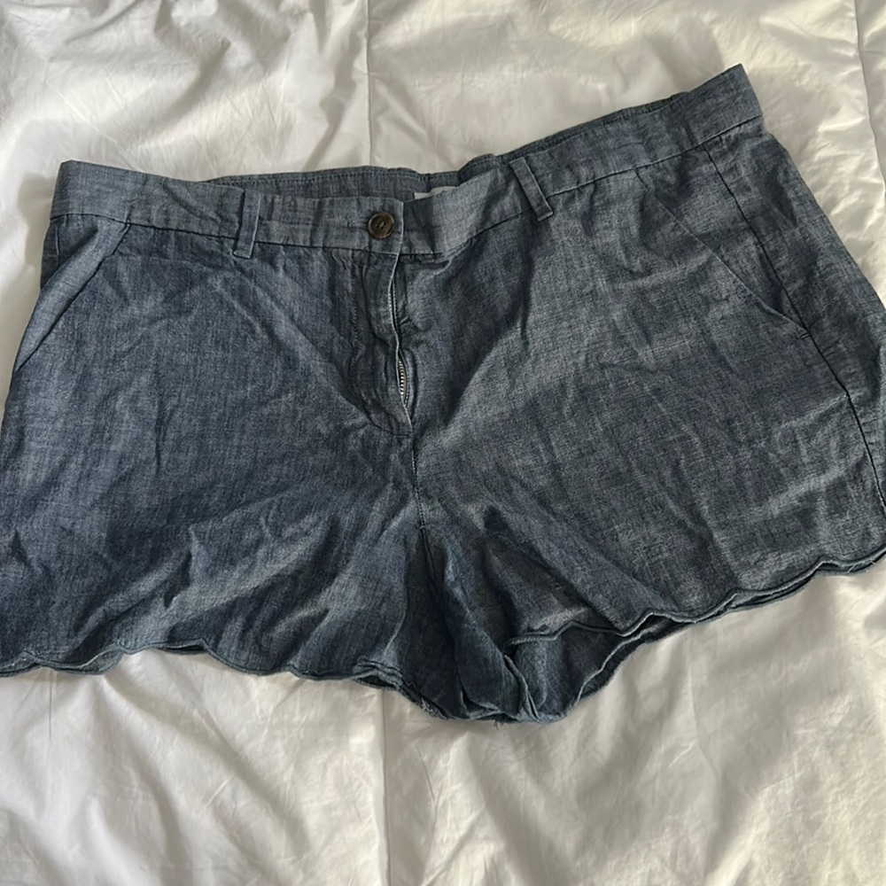 GAP shorts - size 14R - scalloped hem